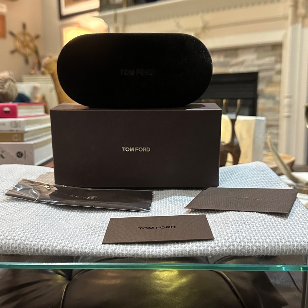 Authentic Tom Ford Velvet Clamshell Glasses Case, Microfiber Cloth, Card & Box